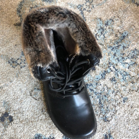 NWOT fur-lined boots - Picture 2 of 4